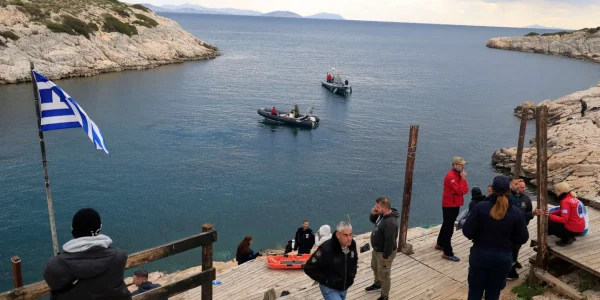 Βουλιαγμένη: «Πιστεύω ότι τον τράβηξε μέσα το ρεύμα» -Τι λέει δύτης που βρήκε τα λείψανα των αγνοούμενων του 1978