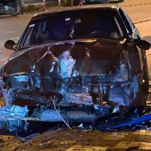 Τραγωδία στη Θεσσαλονίκη: 27χρονος οδηγός έχασε τον έλεγχο του ΙΧ, «σκαρφάλωσε» σε πεζοδρόμιο και σκότωσε 25χρονο