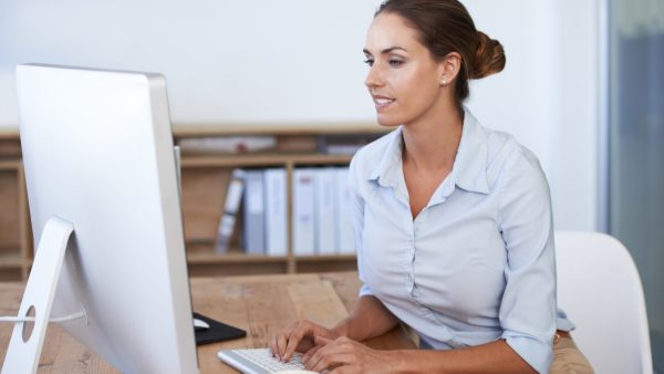 Ζητούνται φαρμακοϋπάλληλος, διανομέας και αισθητικός σε επιχείρηση της Λαμίας