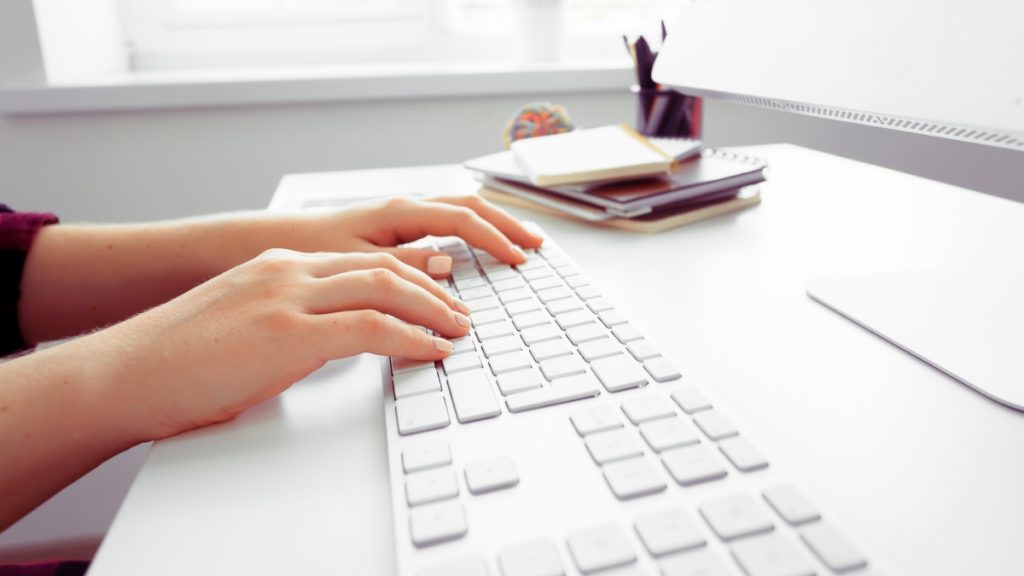 Ζητείται κοπέλα για γραμματειακή υποστήριξη σε γραφείο στη Μακρακώμη