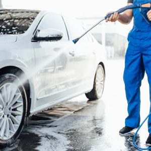 Ζητείται υπάλληλος σε πλυντήριο αυτοκινήτων