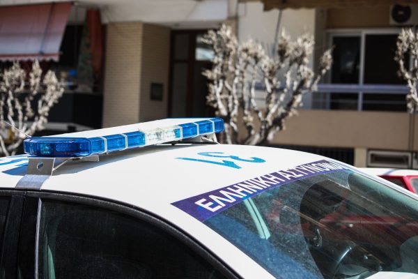 Θρίλερ στου Ζωγράφου: Νεκρές μάνα και κόρη σε «σφραγισμένο» δωμάτιο, έχει προσαχθεί ο γιος της οικογένειας