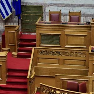 Επεισόδιο στη Βουλή, ο Γεωργιάδης κατήγγειλε την Κωνσταντοπούλου ότι τον τραβούσε βίντεο στη συνεδρίαση