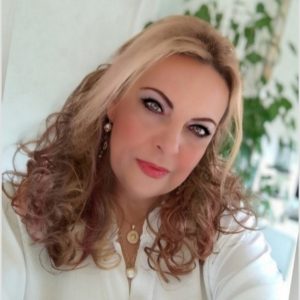 «Από την επιβίωση στην αυτοπραγμάτωση: Η Σιωπηλή Διαδρομή της Γυναικείας Ψυχής» (της Μαρίας Ζούνη)