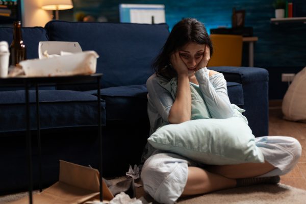 Κατάθλιψη: Φέρνει τα πάνω – κάτω στον ύπνο, τον μεταβολισμό και την υγεία