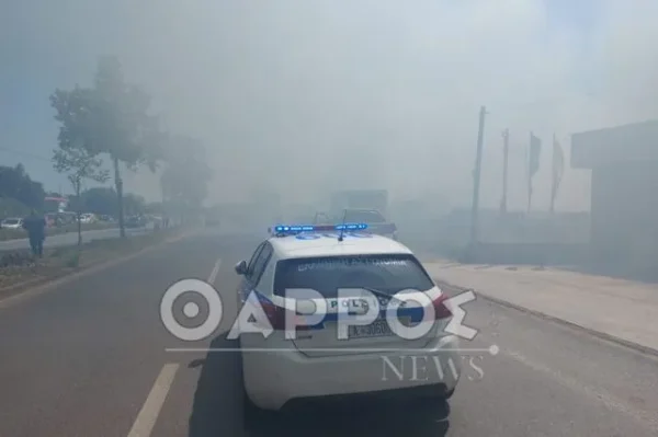 Συναγερμός για μεγάλη φωτιά σε επιχείρηση πλαστικών στην Καλαμάτα