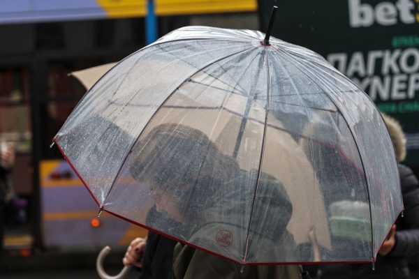 Ήχησε το 112 σε Αρκαδία και Λακωνία για την κακοκαιρία: Κόκκινη προειδοποίηση από την ΕΜΥ για καταιγίδες και χαλάζι, το απόγευμα τα δύσκολα στην Αττική