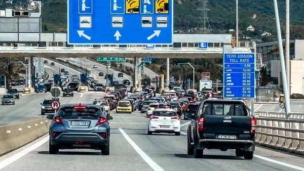 Σημειωτόν από τον Ισθμό μέχρι την Κινέτα η επιστροφή των εκδρομέων του Πάσχα - Δείτε live πού υπάρχουν τα μεγαλύτερα προβλήματα
