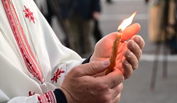 Το σχέδιο για τη μεταφορά του Αγίου Φωτός: Τι ώρα αναμένεται στην Αθήνα