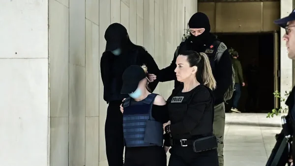 Δολοφονία στον Άγιο Δημήτριο Αττικής: Αναβλήθηκε για την Δευτέρα η δίκη των τριών συλληφθέντων – «Ήταν η πρώτη της αγάπη» λέει η μητέρα της πρώην συντρόφου του 27χρονου