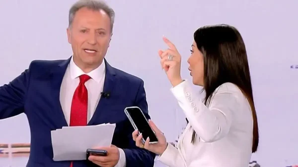 Η Αφροδίτη Λατινοπούλου χαρακτήρισε την Ζωή Κωνσταντοπούλου «Ελένη Λουκά της πολιτικής» και την μιμήθηκε on air
