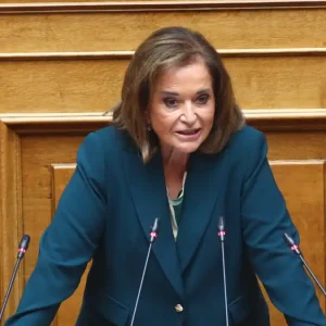 Μπακογιάννη κατά Σαμαρά: Ιστορικό λάθος η συμμετοχή στο δημοψήφισμα του 2015