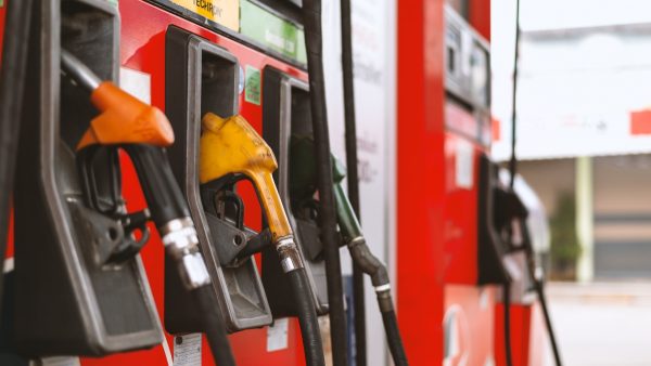 Πάσχα με ντίζελ σχεδόν 2,5 ευρώ το λίτρο στα νησιά, με τις Κυκλάδες να ηγούνται της κούρσας – Με διαφορά φάσης το όφελος από την επιδότηση