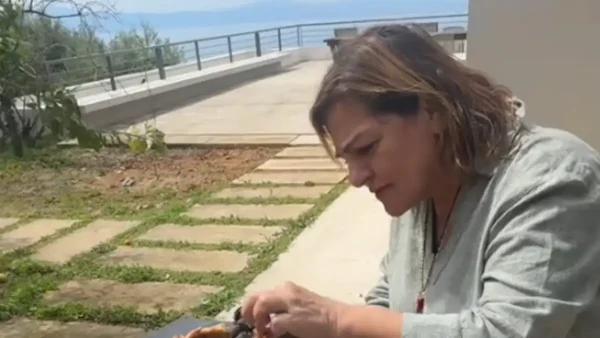 Βίκυ Σταυροπούλου: Αναβίωσε σκηνή από τη σειρά «Είσαι το ταίρι μου» μετά το σούβλισμα αρνιού το Πάσχα