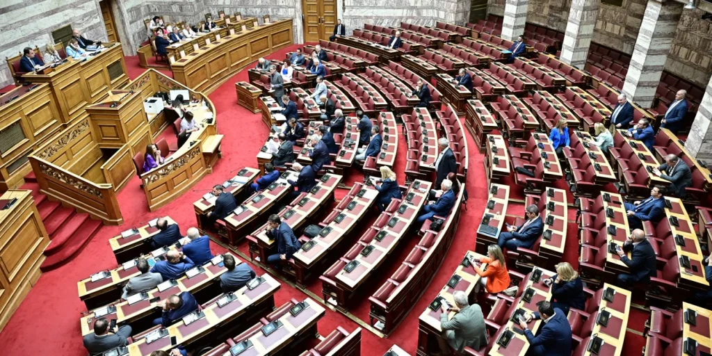 Υπερψηφίστηκε ο νέος Κώδικας Τοπικής Αυτοδιοίκησης: Τέλος ο β' γύρος στις δημοτικές και περιφερειακές εκλογές