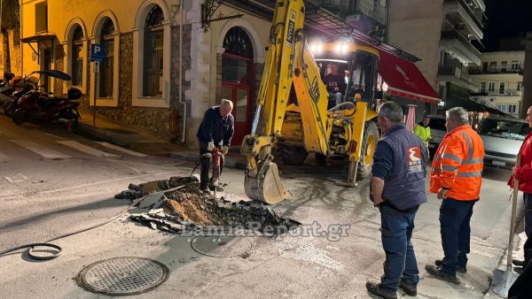 Εργασίες της ΔΕΥΑΛ στην πλατεία Ελευθερίας με την οδό Σκληβανιώτη