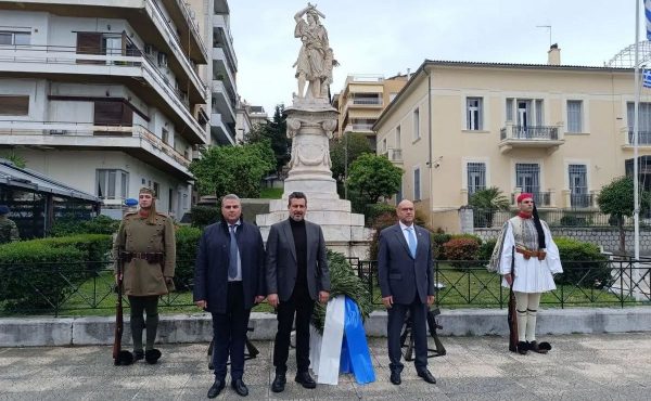 Λαμία: Κατάθεση στεφάνων και επιμνημόσυνη δέηση για τον ήρωα Αθανάσιο Διάκο