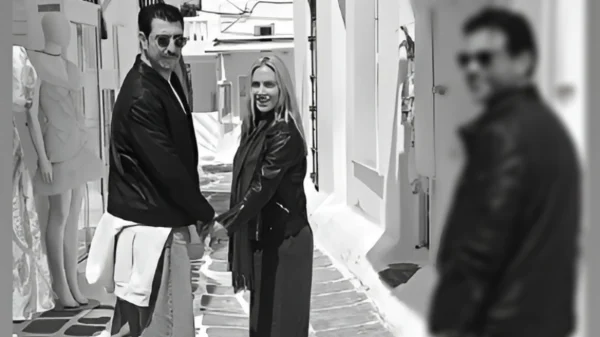 Ντορέττα Παπαδημητρίου και Γιώργος Γεροντιδάκης πιασμένοι χέρι χέρι στη Μύκονο