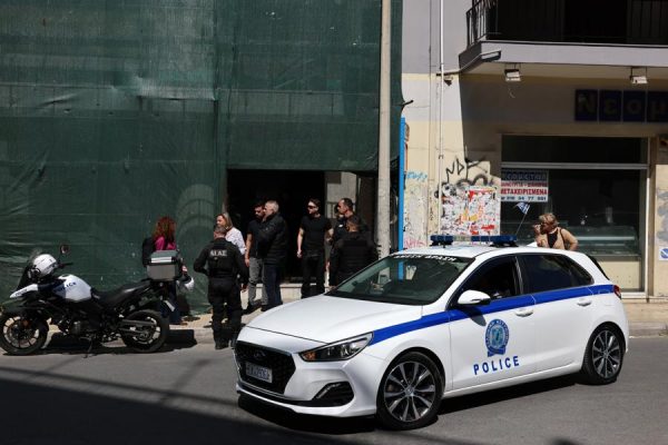 89χρονος άνοιξε πυρ στον ΕΦΚΑ Κεραμεικού και τραυμάτισε υπάλληλο - Αναζητείται από την αστυνομία