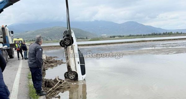 Τέλος στο θρίλερ της Αταλάντης με το αυτοκίνητο στη θάλασσα: Δεν υπάρχει εγκλωβισμένο άτομο - Κλεμμένο το αυτοκίνητο