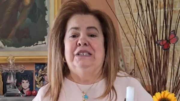 Η Έφη Θώδη ευχήθηκε «καλή Ανάσταση» σε όλους τραγουδώντας σε βίντεο στο instagram