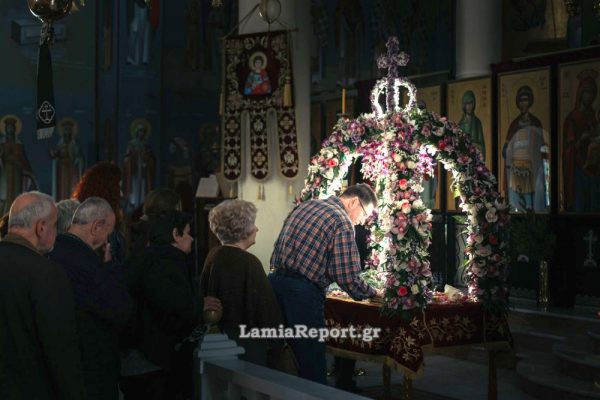 Μεγάλη Παρασκευή: Δείτε φωτορεπορτάζ από τους Επιταφίους της Λαμίας