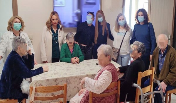 Ο Σύλλογος Γονέων και Κηδεμόνων του 5ου ΓΕΛ Λαμίας βρέθηκε στο Ραχούτειο Εκκλησιαστικό Γηροκομείο Λαμίας και στο Ορφανοτροφείο Θηλέων