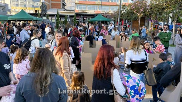 Δεν έπεφτε καρφίτσα στην Πλατεία Πάρκου με το «Κυνήγι του Πασχαλινού Αυγού» (ΒΙΝΤΕΟ-ΦΩΤΟ)