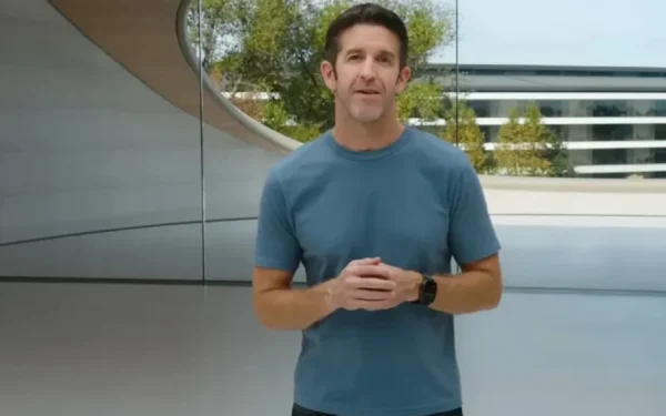 Τζον Τέρνους: Ο νέος CEO της Apple που καλείται να είναι ταυτόχρονα ο Στιβ Τζομπς και ο Τιμ Κουκ