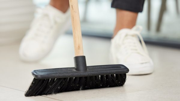 Χρήματα στους δήμους για τις σχολικές καθαρίστριες - Τα ποσά στη Φθιώτιδα