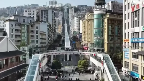 Κίνα: Η μεγαλύτερη κυλιόμενη σκάλα στον κόσμο που κόβει την ανάσα – Έχει μήκος 905 μέτρα και χρειάζεσαι 20 λεπτά για να την ανέβεις