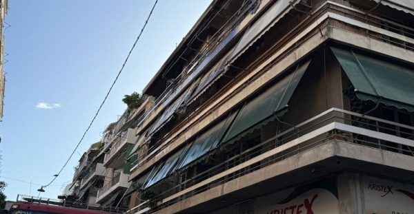 Τραγωδία: Νεκροί ένας άνδρας και μια γυναίκα μετά από φωτιά σε διαμέρισμα πολυκατοικίας