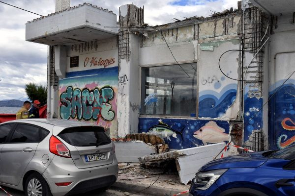 Συνελήφθη ο εργολάβος για το μπαλκόνι που καταπλάκωσε γυναίκα και την σκότωσε στην Κόρινθο