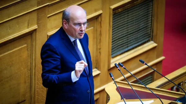 Κωστής Χατζηδάκης: «Περιμένατε σε αυτή την ηλικία να γίνω αριστερός – Ούτε ήμουν ούτε θα γίνω»