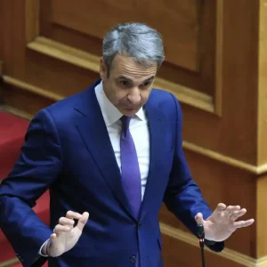 Δείτε live την ομιλία Μητσοτάκη στους βουλευτές της ΝΔ: Τομή για την Ελλάδα του 2030 οι αλλαγές που προτείνουμε για το Σύνταγμα
