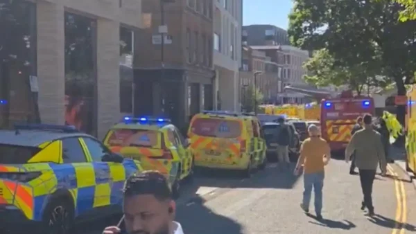 Λονδίνο: Έκλεισε ο σταθμός Farringdon λόγω «έκτακτου περιστατικού» – Ισχυρές δυνάμεις της αστυνομίας στο σημείο