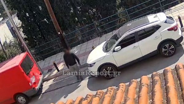 Λαμία: Η κάμερα κατέγραψε τον κλέφτη την ώρα που έμπαινε στο σπίτι - ΒΙΝΤΕΟ