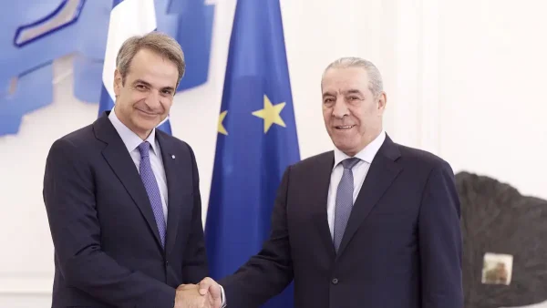 Οι εξελίξεις με τα Στενά του Ορμούζ στη συνάντηση Μητσοτάκη με τον αντιπρόεδρο της Παλαιστινιακής Αρχής