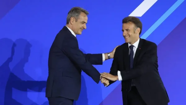 Μακρόν σε Μητσοτάκη: Μοντέλο οικονομικής προόδου η Ελλάδα – «Πιο κοντά από ποτέ οι δύο χώρες»