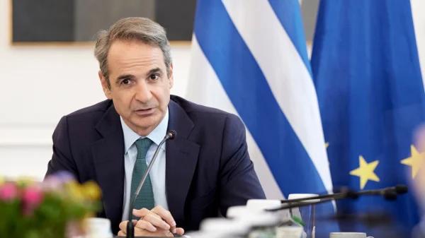 Τα 8 μέτρα Μητσοτάκη για ρύθμιση οφειλών σε 72 δόσεις, οικογένειες με παιδιά, συνταξιούχους, ενοικιαστές, δείτε σε πίνακες ποιους αφορά
