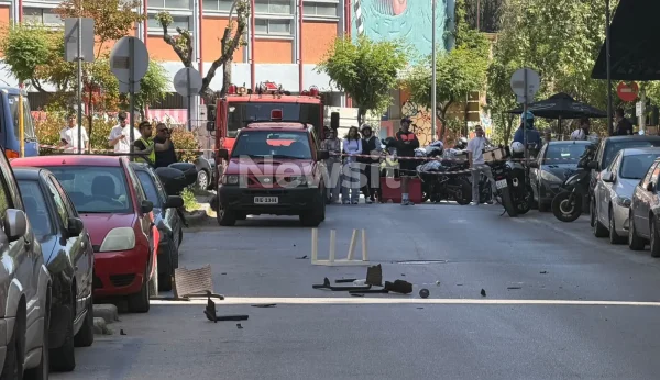 Θεσσαλονίκη: Φοιτητής απειλεί να πέσει από τον 3ο όροφο πολυκατοικίας – Zητάει βοήθεια ψυχολόγου