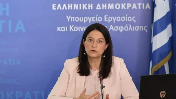 Επικοινωνία Κεραμέως με τον τραυματία εργαζόμενο του ΕΦΚΑ μετά την επίθεση στον Κεραμεικό: «Η στήριξή μας θα είναι ολόπλευρη»