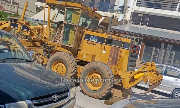 Κυκλοφοριακό κομφούζιο στις οδούς Κύπρου και Βασιλικών από βλάβη μηχανήματος έργου