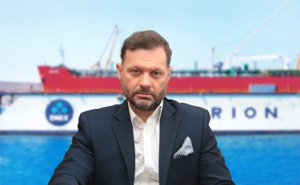 Ο Λαμιώτης που άφησε την καριέρα του στην Πολεμική Αεροπορία για να αναγεννήσει τα Ελληνικά Ναυπηγεία