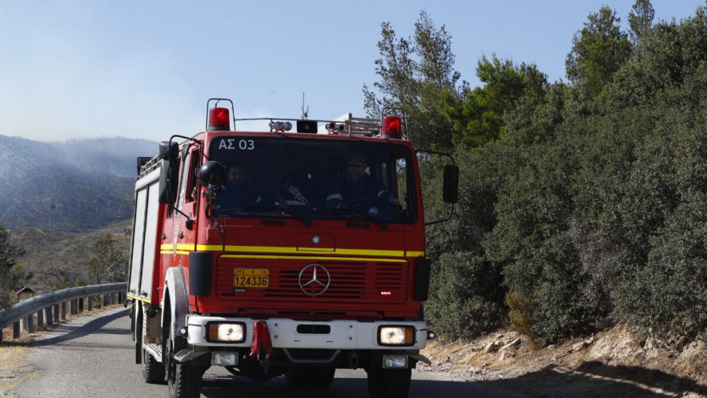 Πυρκαγιά στα Γρεβενά, σηκώθηκε ελικόπτερο