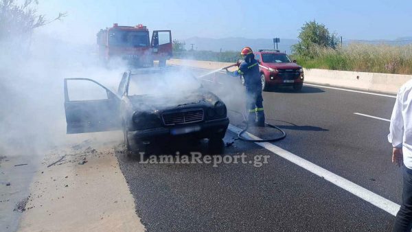 Φθιώτιδα: Αυτοκίνητο πήρε φωτιά στην εθνική στο ύψος της Σκάρφειας (ΒΙΝΤΕΟ-ΦΩΤΟ)