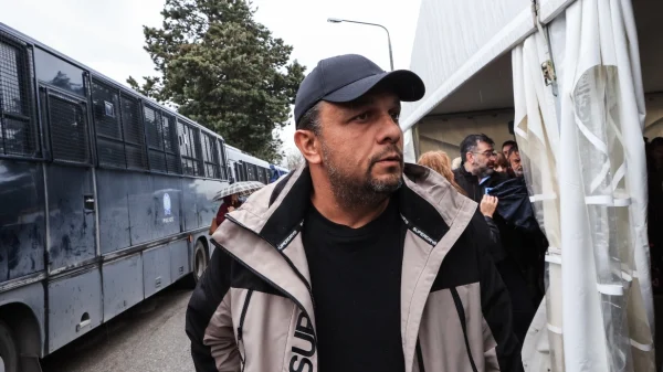 Δίκη για τα Τέμπη: Απομακρύνθηκε ο Ρούτσι μετά από λιποθυμικό επεισόδιο, καλά στην υγεία του παραμένει στο νοσοκομείο