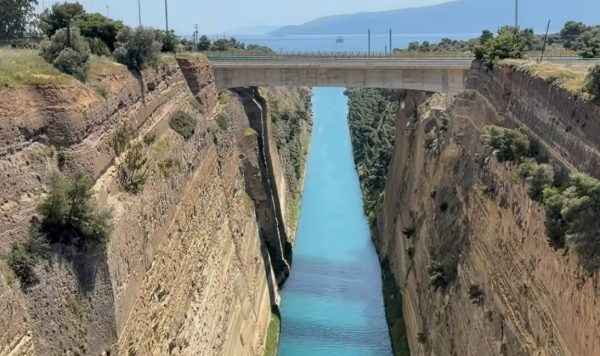 Οι αυτοκτονίες στον Ισθμό της Κορίνθου: Η γυναίκα με το μωρό, ο άνδρας που μετάνιωσε - Όσα έχει δει ο περιπτεράς της γέφυρας