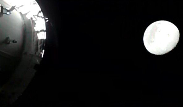 Η NASA έγραψε ιστορία: Το «Orion» επανήλθε από τη σκοτεινή πλευρά της Σελήνης μετά από 40 λεπτά «σιωπής» (ΒΙΝΤΕΟ)