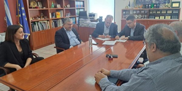 Παρουσία του Γ.Γ. Μανώλη Γραφάκου η υπογραφή της σύμβασης για το εμβληματικό έργο των 24,6 εκατ. στον Δήμο Λοκρών